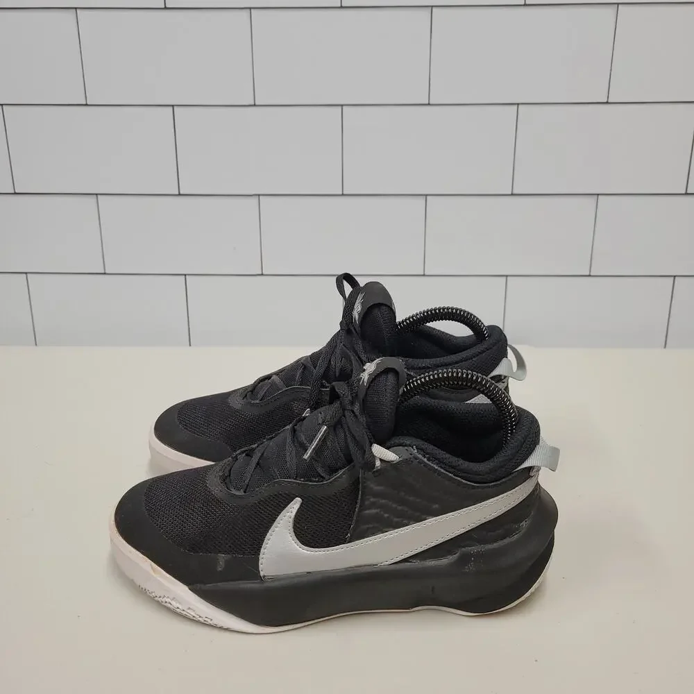 Nike Team Hustle D 10 GS Black White Basketball Shoes DD9761-004 Youth Size 4Y